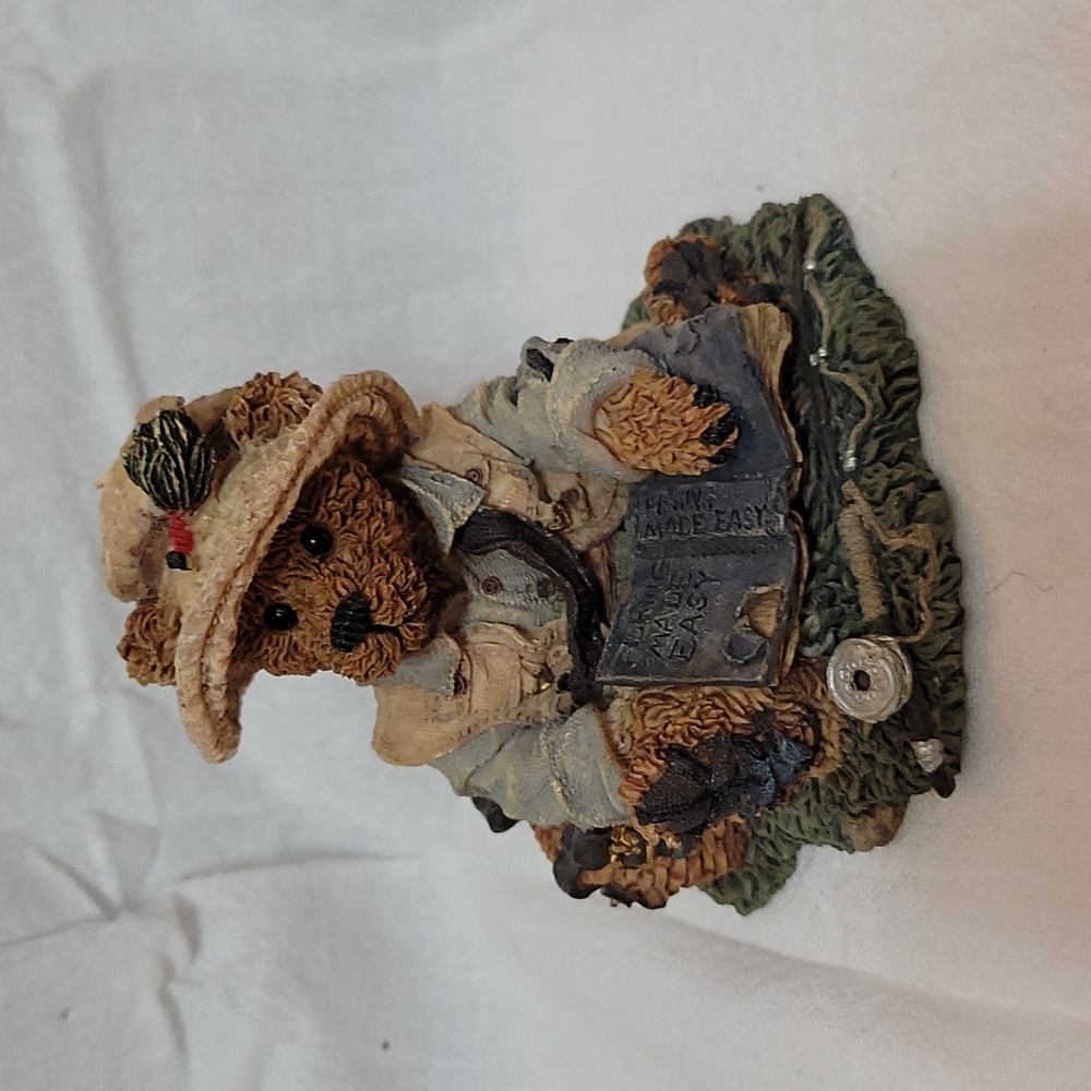 Boyds bear, resin, 1994. "The fisherman"